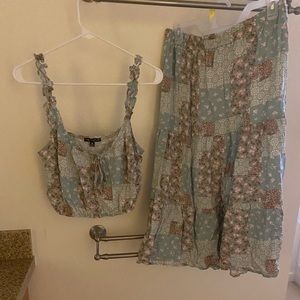 Womens Bohemian XL 2 piece Green Paisley Pattern Skirt and Crop Top